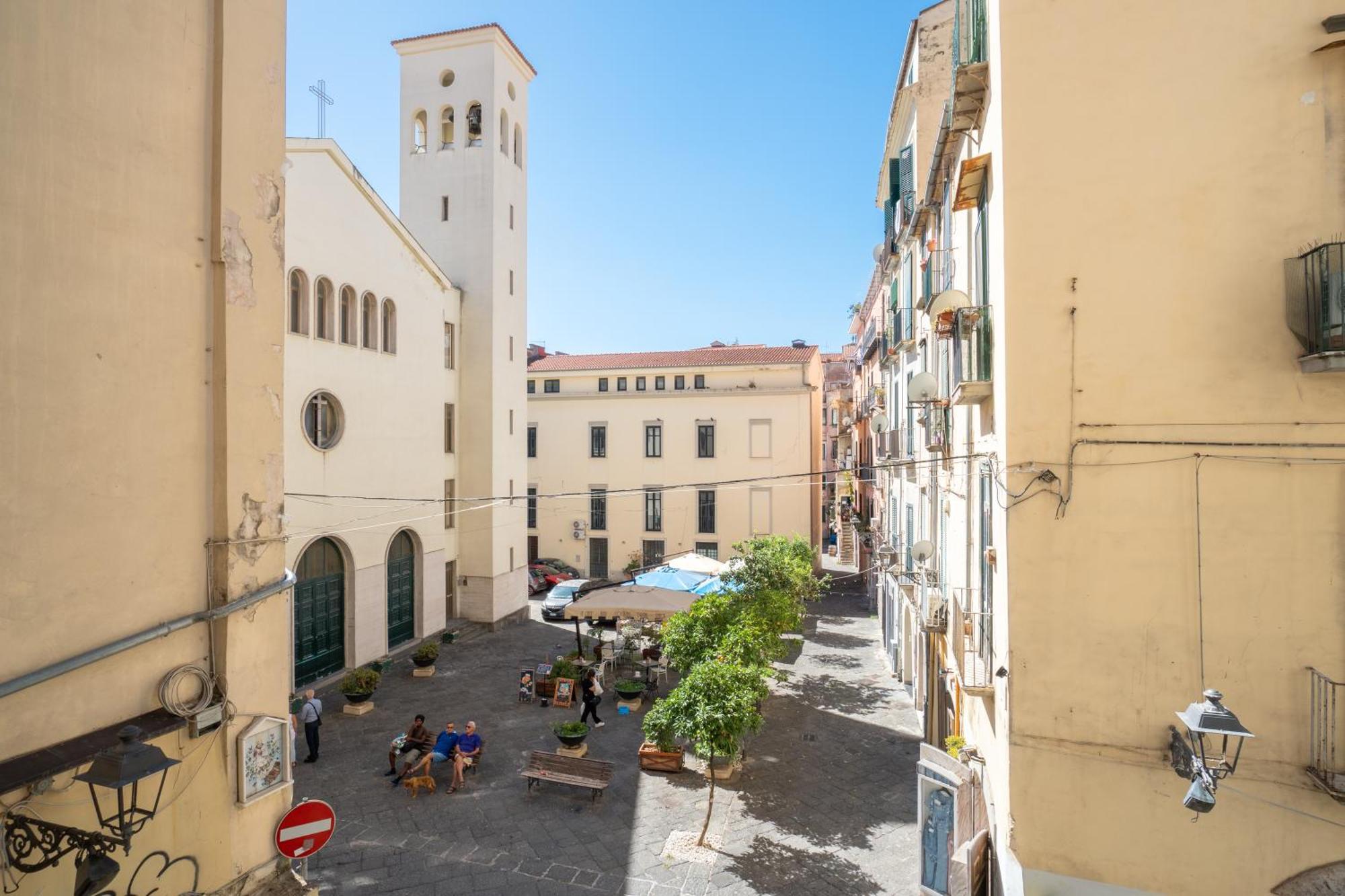 Casa Vacanza Angelina Via Mercanti Centro Storico ซาแลร์โน ภายนอก รูปภาพ