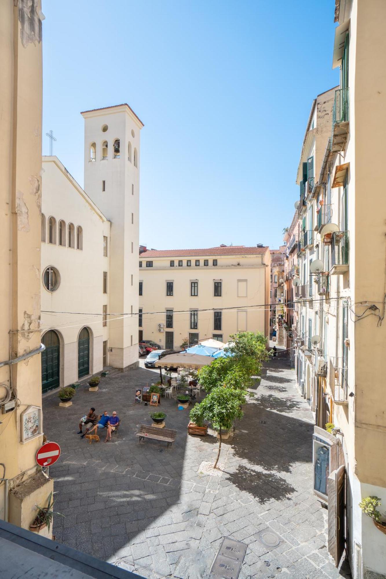 Casa Vacanza Angelina Via Mercanti Centro Storico ซาแลร์โน ภายนอก รูปภาพ