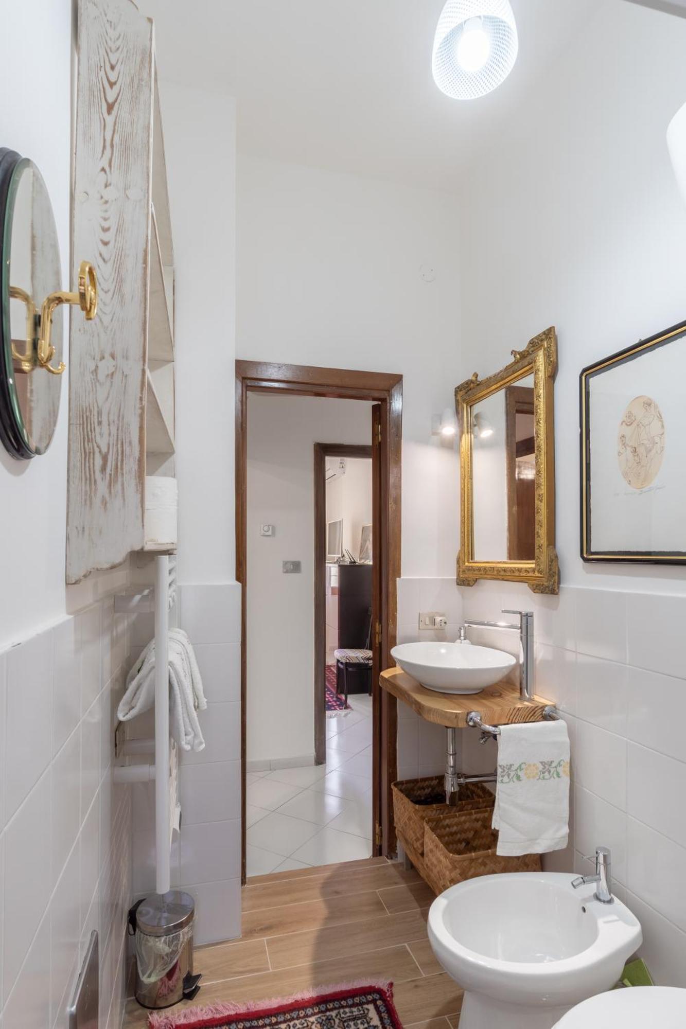 Casa Vacanza Angelina Via Mercanti Centro Storico ซาแลร์โน ภายนอก รูปภาพ
