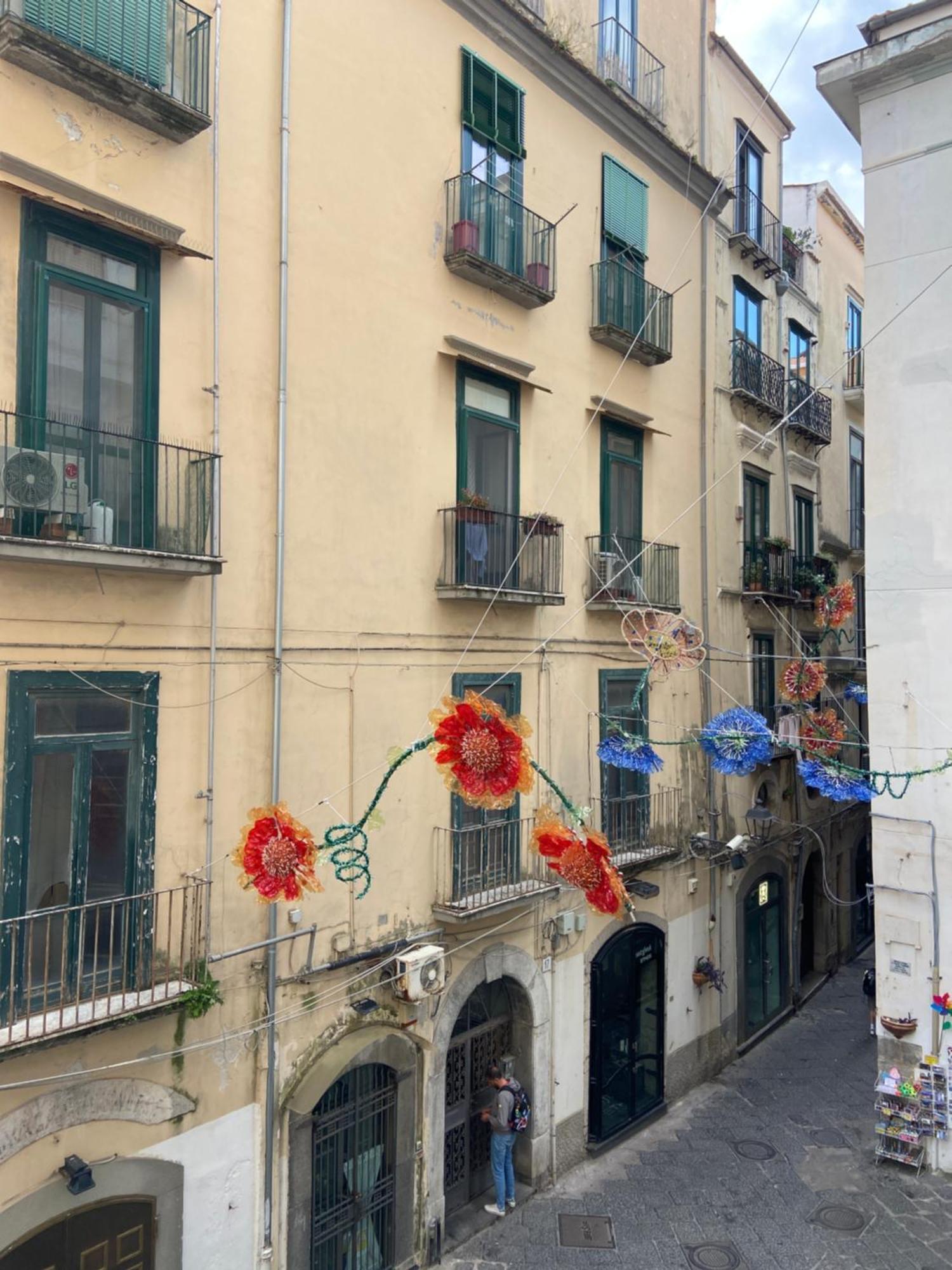Casa Vacanza Angelina Via Mercanti Centro Storico ซาแลร์โน ภายนอก รูปภาพ
